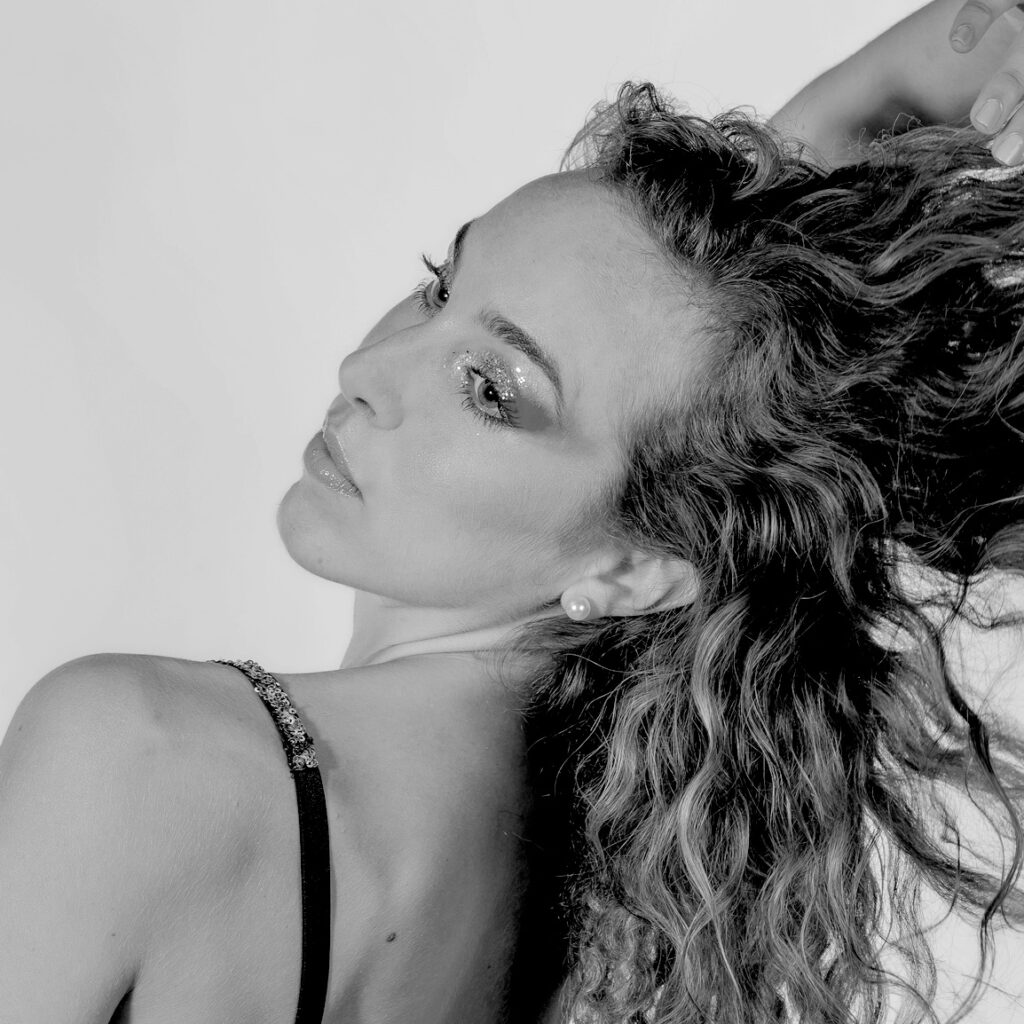 Nuria Varela Vilor - Gaynor Minden